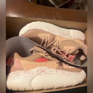 Sz 8 Ugg LA Cloud lace women’s sneaker worn once